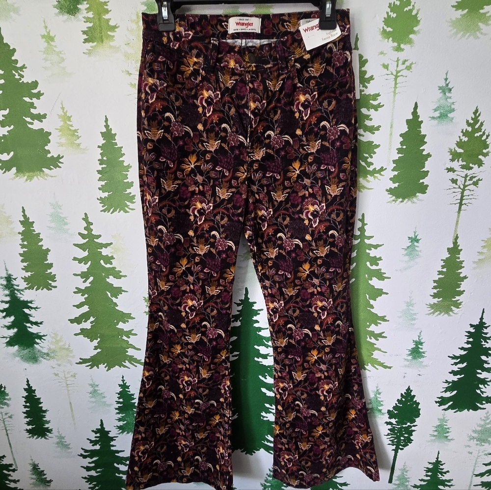 Wrangler 28x30 Fierce Flare Corduroy Pants.